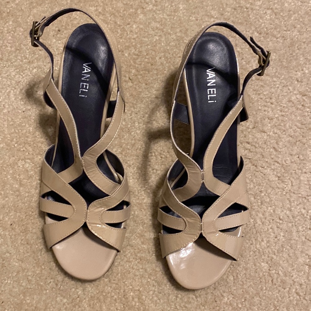 Vaneli patent leather edge sandal size 11